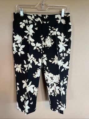 Isaac Mizrahi Live Women's Black Floral Crop 24/7 capris